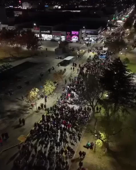 Miles de personas se movilizaron este 3 de junio por las calles de Neuquén en una nueva jornada (1)
