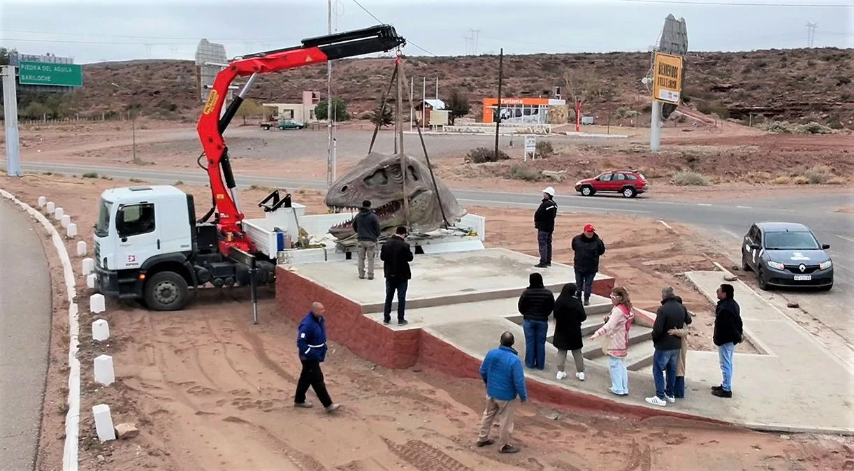 Escultura El Chocón 2